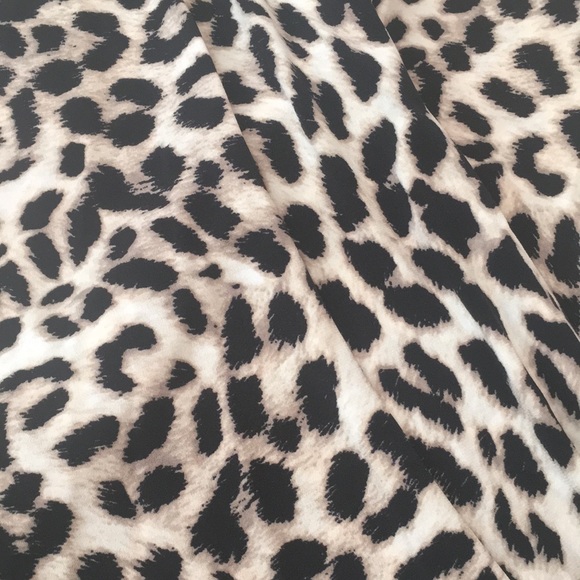 Vince Camuto leopard sleeveless top - Picture 9 of 9